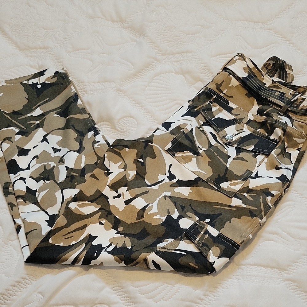 Chico's 6 Pocket Camouflage Pants